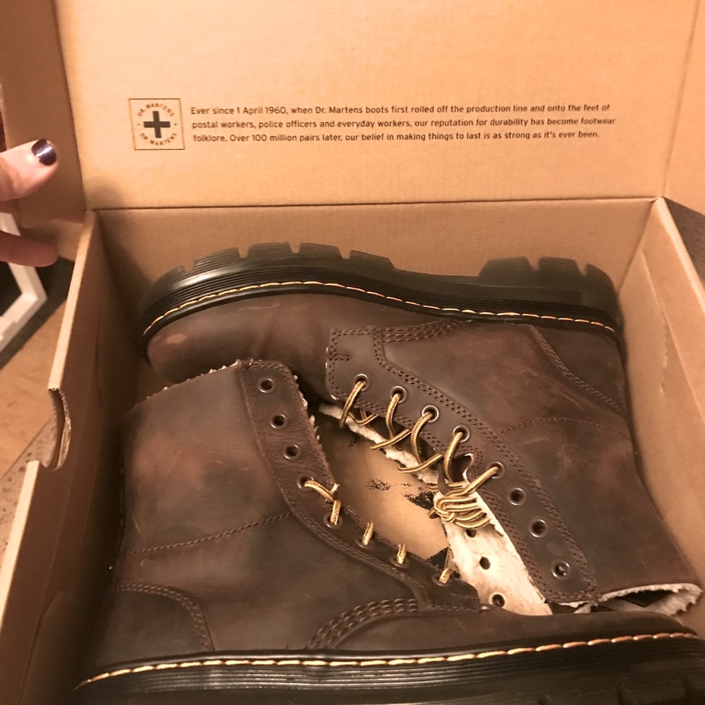 Dr. Martens Women’s fold down Winter boots Sz 8 US